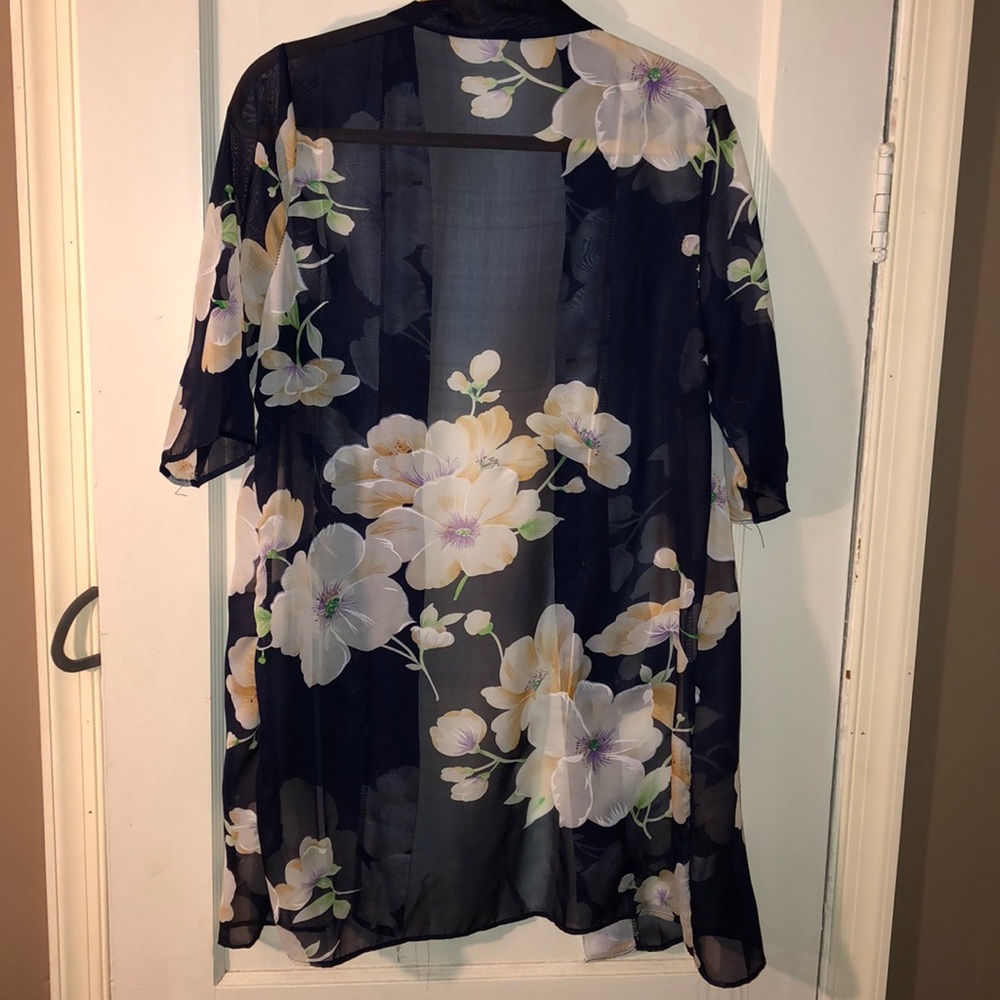 Spring kimono - Picture 2 of 2